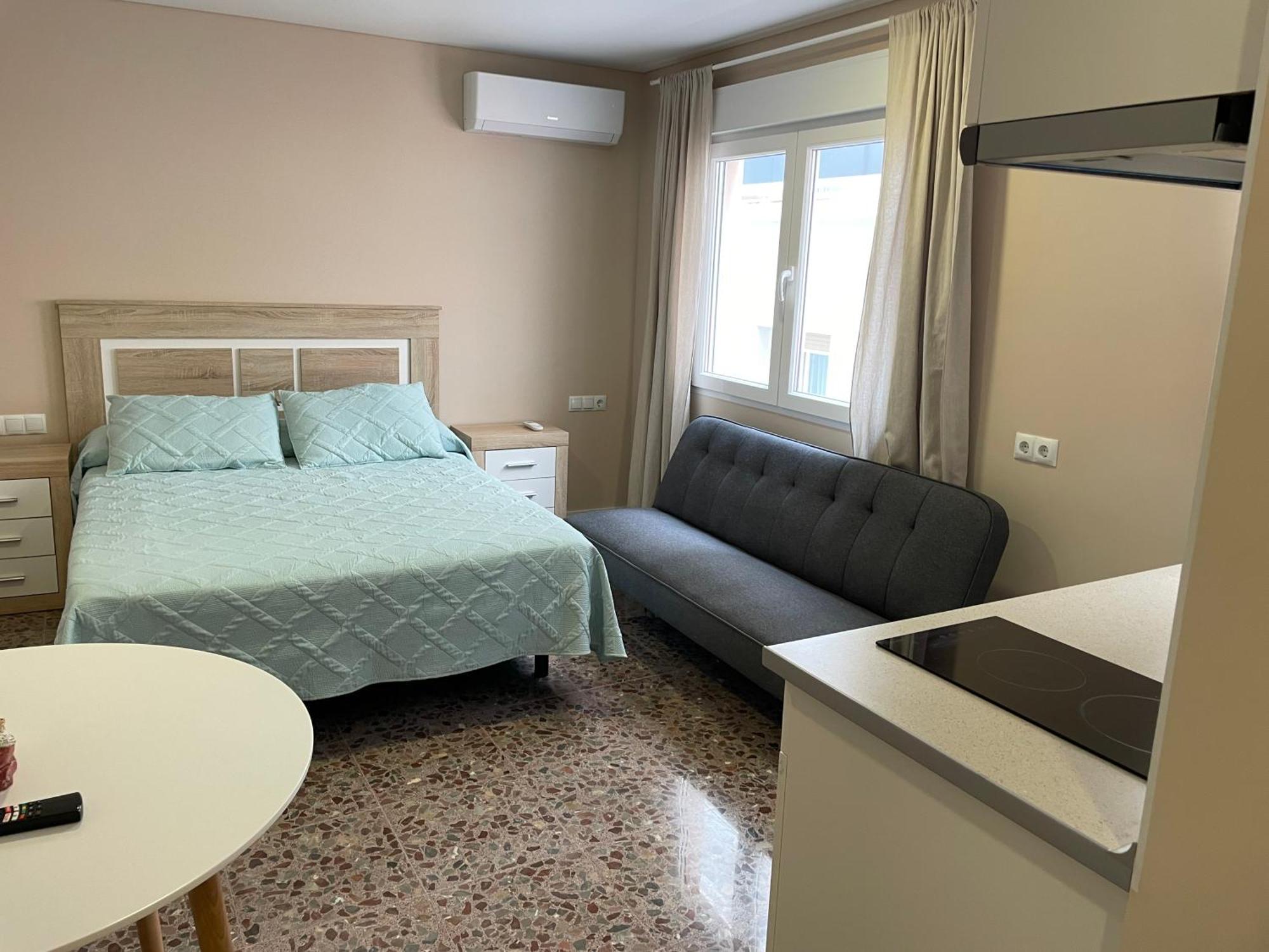 Apartamentos Pelicano Бенідорм Екстер'єр фото