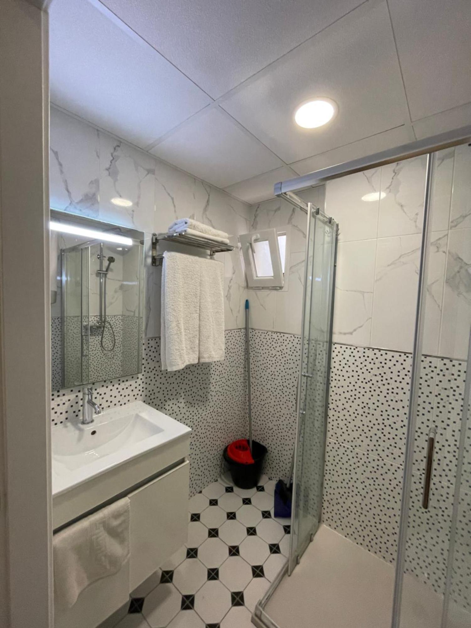 Apartamentos Pelicano Бенідорм Номер фото